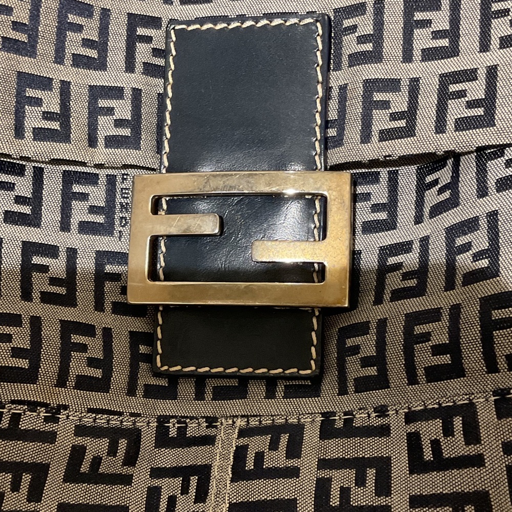 FENDI Mama Baguette Bag - Picture 4 of 4